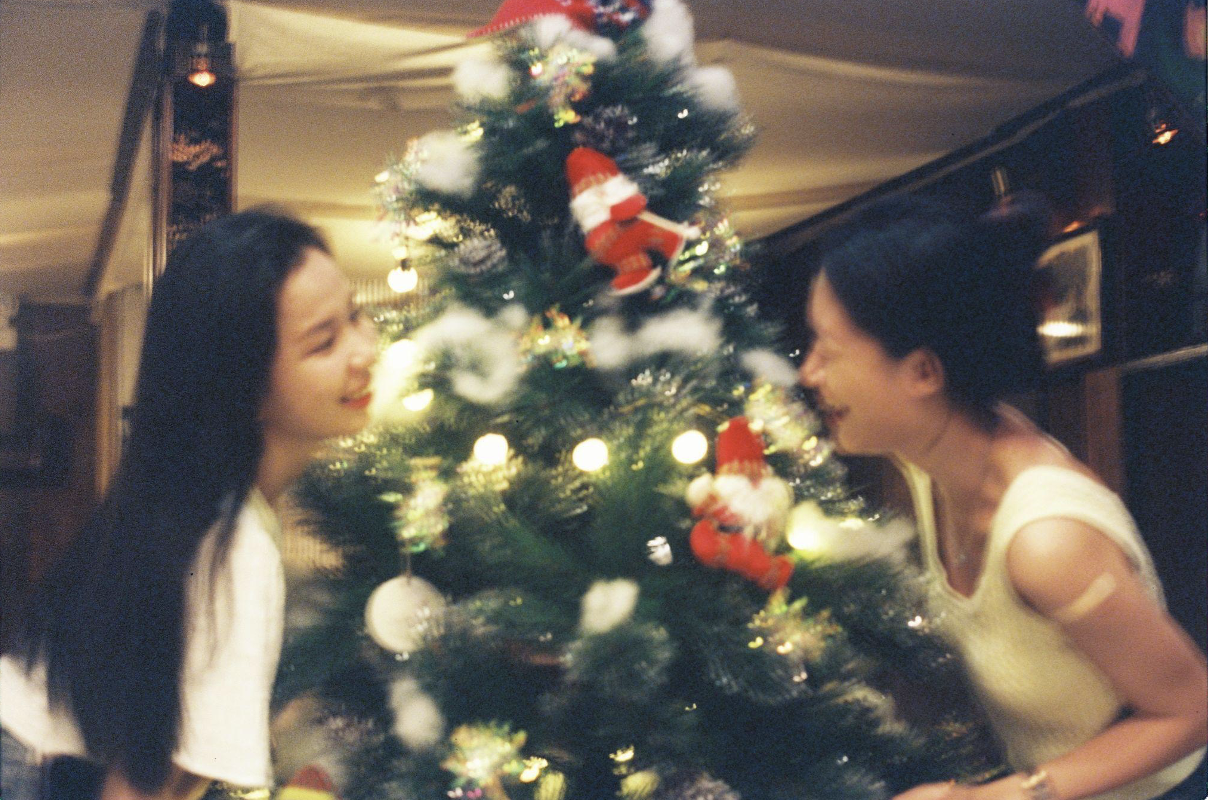 Create Holiday Magic with Unlit Artificial Christmas Trees